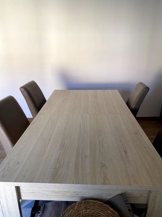 Mesa de jantar para 6 pessoas - extensível até 2 metros