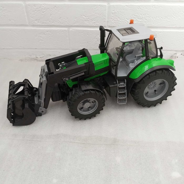 Трактор Deutz Agrotron X720 Bruder - нет дверей .
