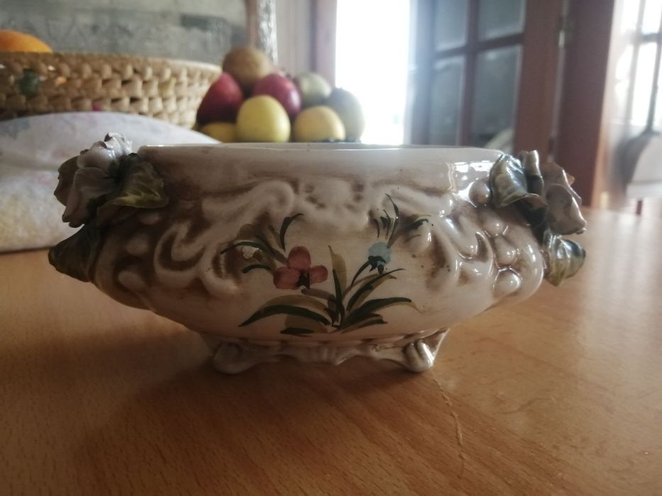 Terrina antiga, pequena