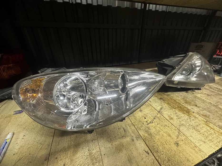 Фари передні оптика peugeot 807 пежо 807