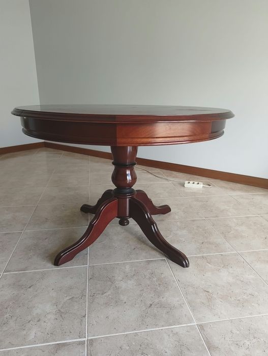 Mesa de sala redonda