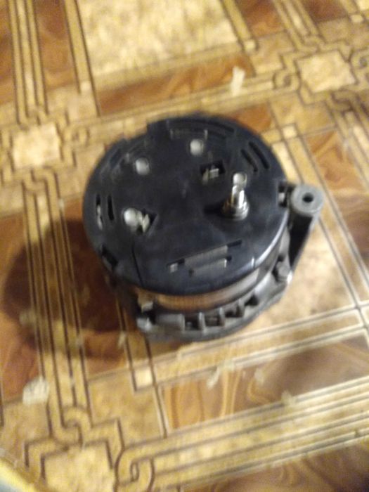 генератор газель волга 406-3701010 14 вольт 110 ам. бу.