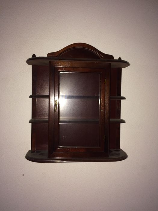 Quadros decorativos e movel de parede
