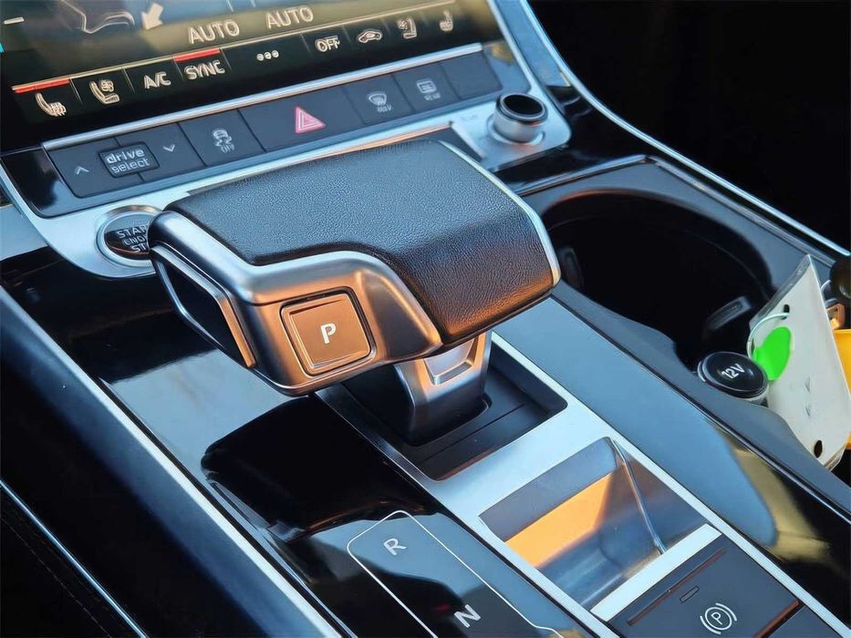 Audi Q8 quattro Premium Plus 55 TFSI      2023