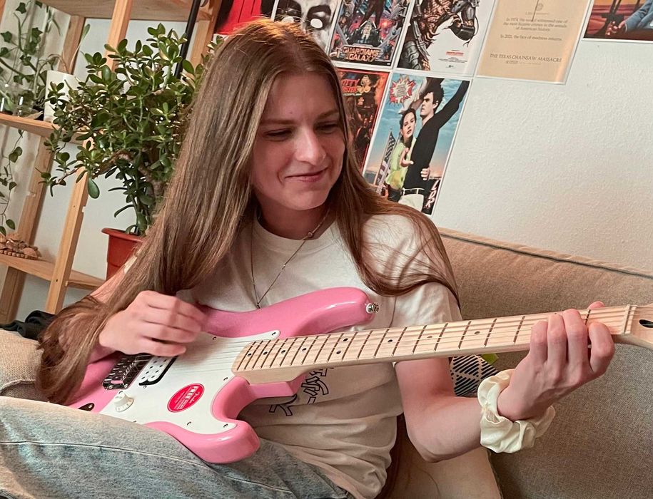 Aulas Guitarra, Ukulele, Teoria Musical, Harmonia e Treino Auditivo