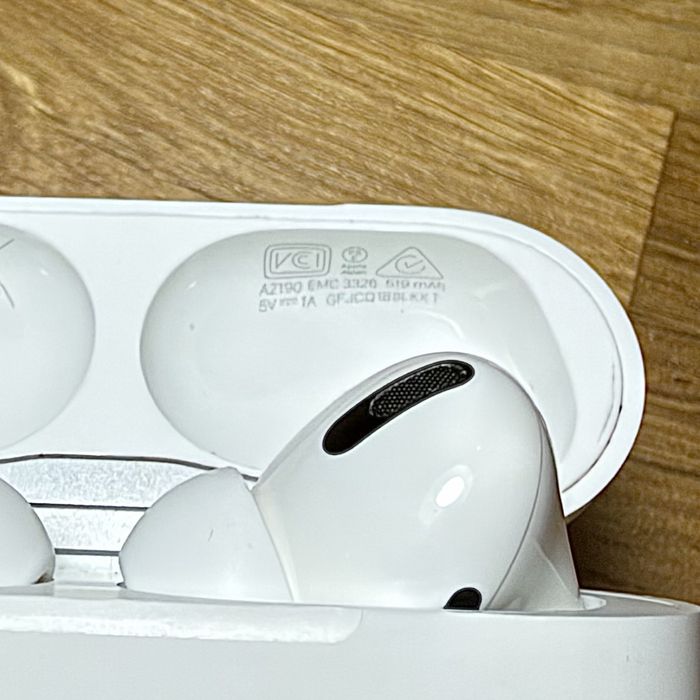 Apple AirPods Pro 1 gen. z etui A2190 - oryginalne, etui Lightning