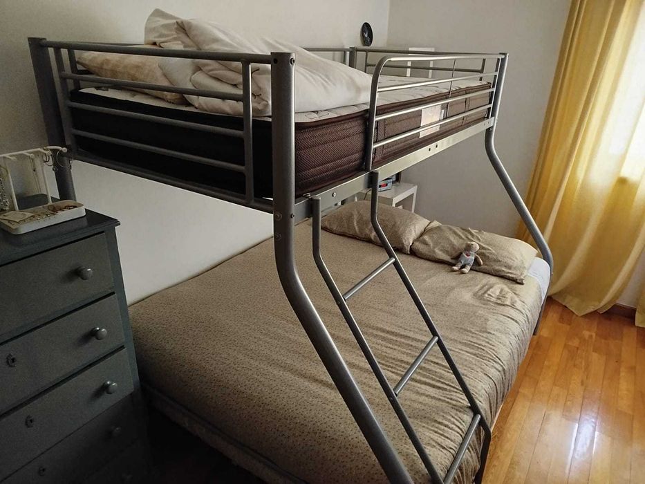 Beliche com cama casal e solteiro (pouco usado)