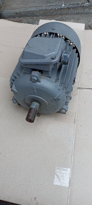 Электродвигатель.  2.2квт
1410 оборотов 
Состояние нового...