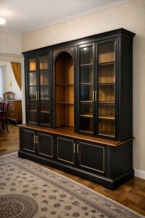 Móvel antigo de sala / cristaleira em madeira maciça