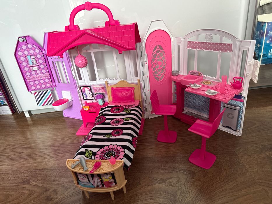 Barbie Nowoczesny domek Glam letniskowy dla lalek z dodatkami