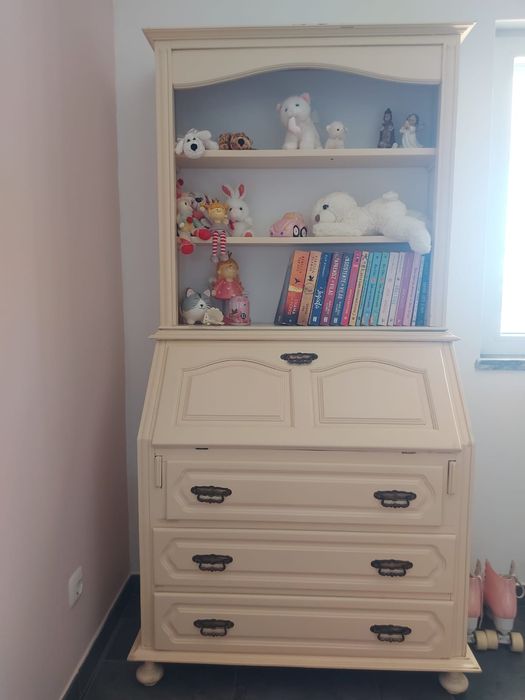 Escrevininha com estante quarto criança
