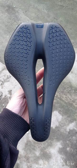 Сідло велосипедне