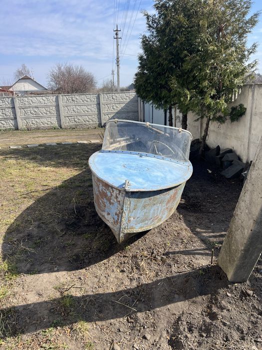 Моторний човен алюмінієвий.
