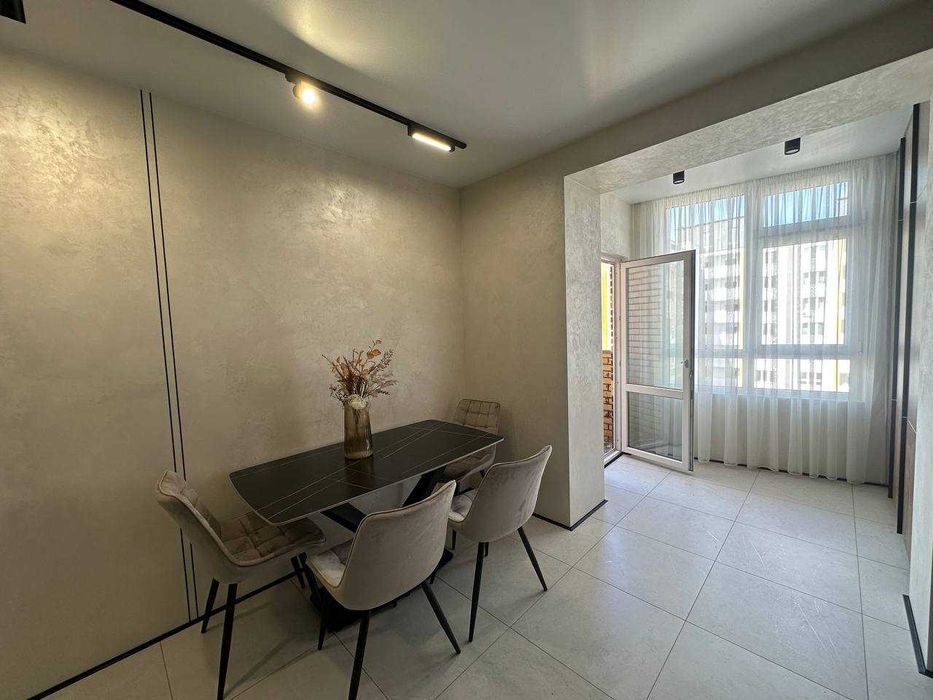 Стильна квартира на Зарічанській, дизайнерський ремонт.