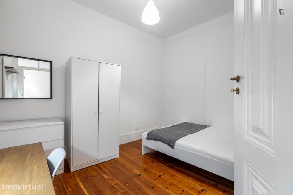 Quarto - localizado em Santos Lisbon