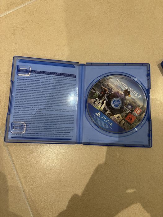jogos ps4( uncharted 4 e watch dogs 2)