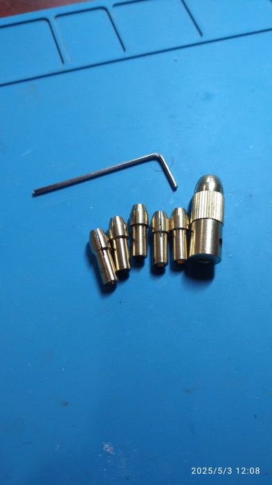 Цанговый патрон для мини дрели или дремела.