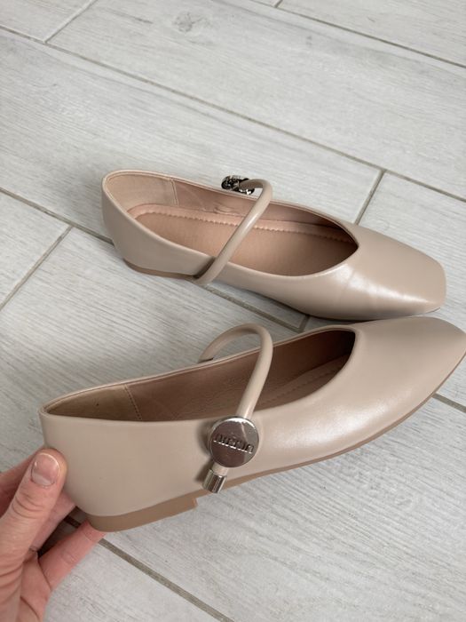 Жіночі балетки беж кольору