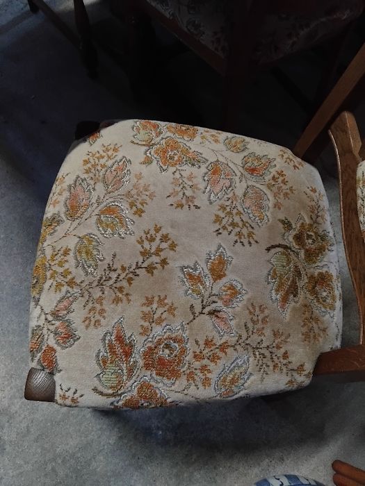 Sprzedam krzesla dębowe 8 sztuk