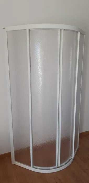 Cabine de duche curva, 1/4 de circulo, de canto, cabine e base incluido. 70 x 70. Ja foi desmontada. Nao faco transportes.