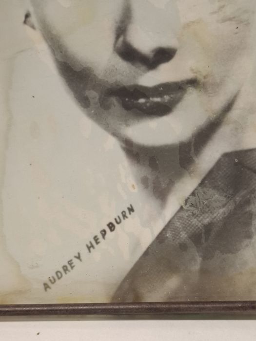 Audrey Hepburn lusterko stołowe prl