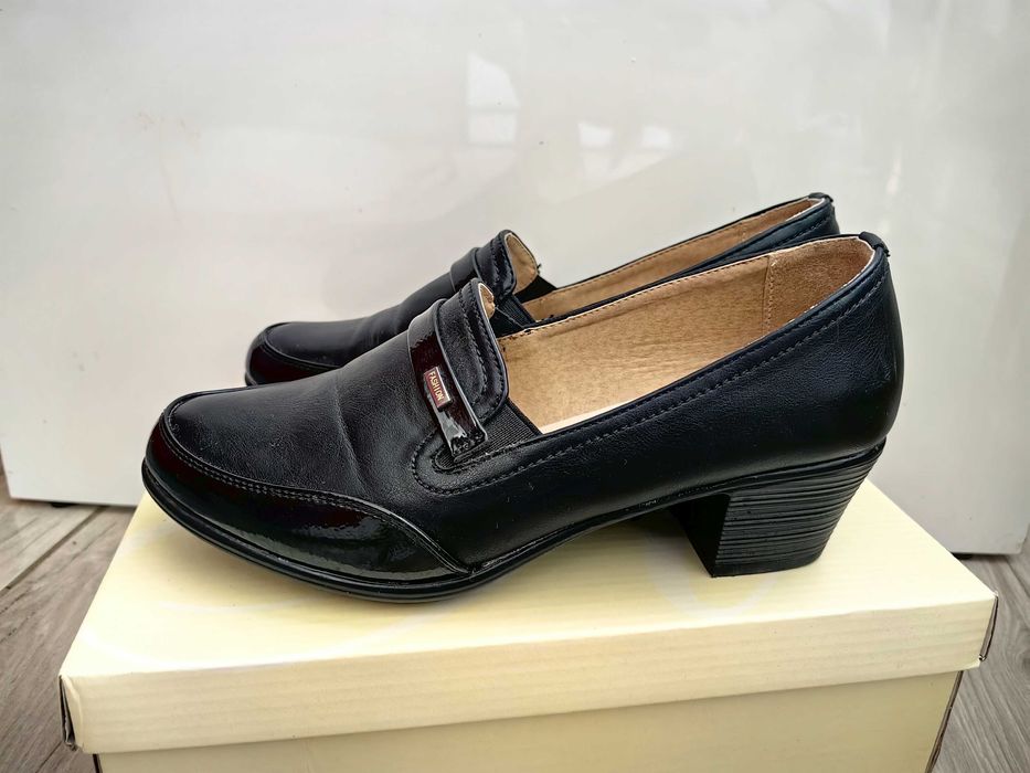 Półbuty czarne na obcasie eleganckie rozmiar 39