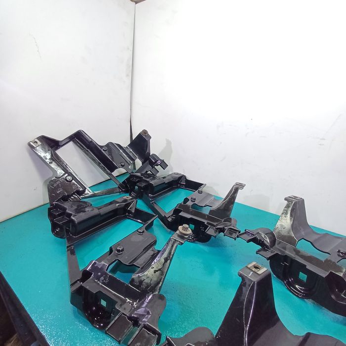 Кронштейны крепления фары BMW X5 E53 платформа фари бмв х5 е53