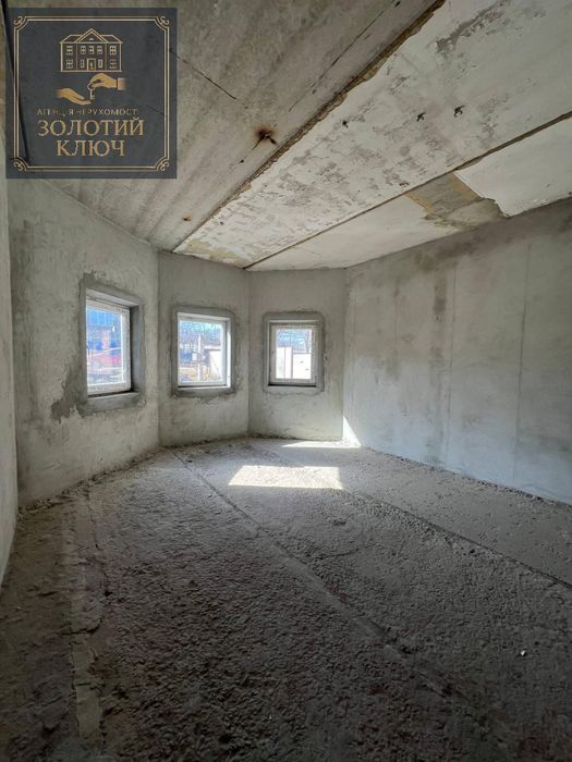 Будинок на Черняхівці біля річки