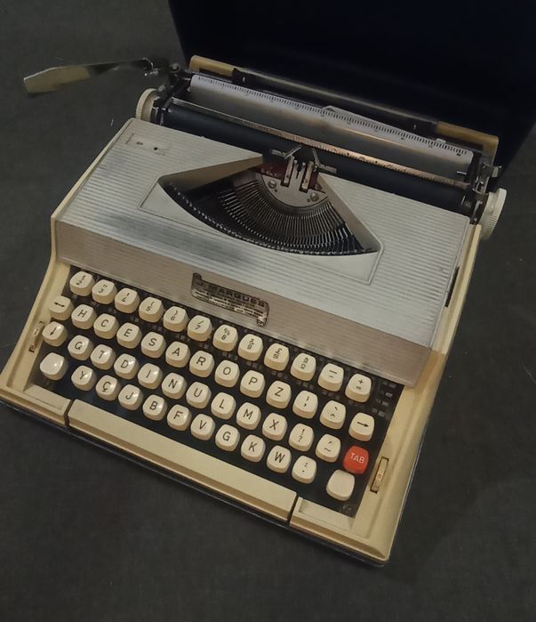 Máquina de escrever Oliva/Messa