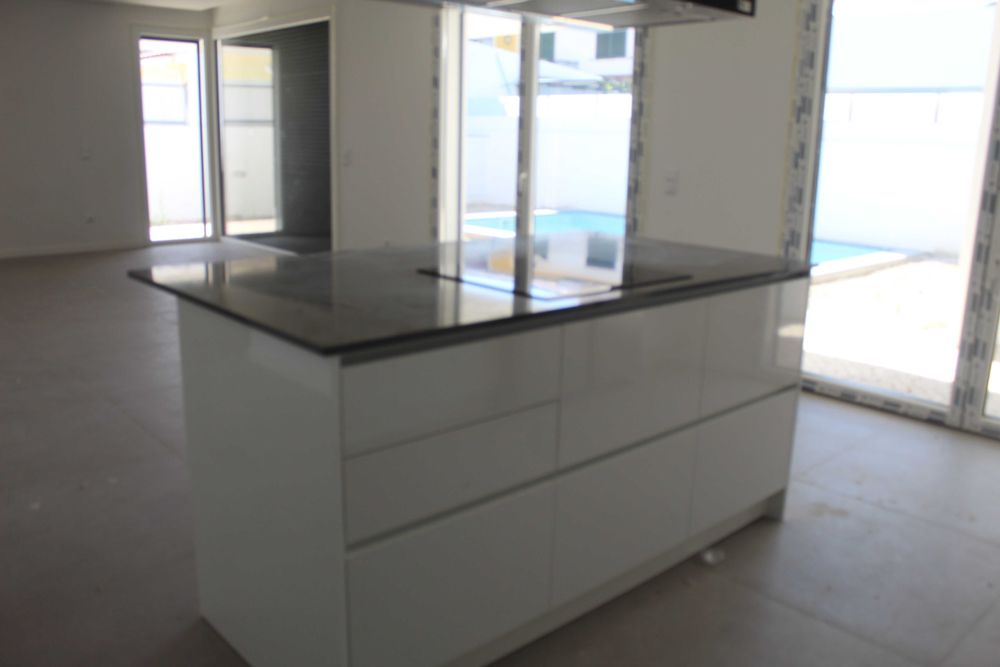 Vende-se Moradia Isolada  T4 com Piscina