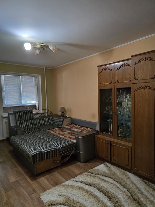 Здам подобово 3 кімнатну квартиру в центрі біля базару