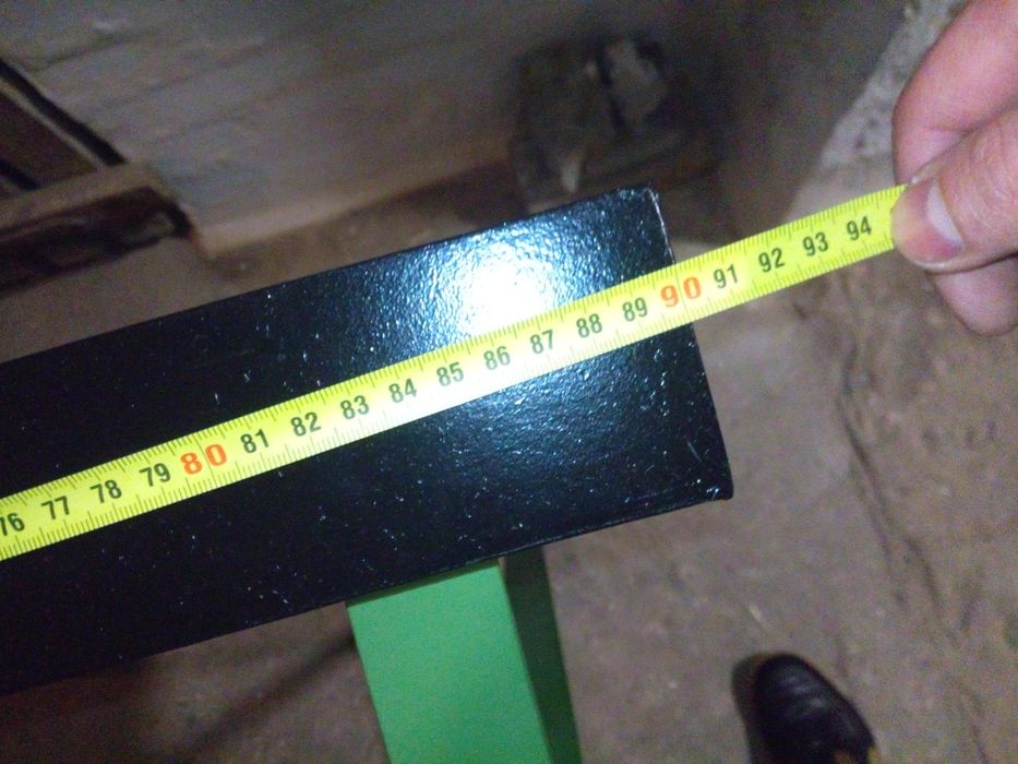 Stół pełne drewno, ciężki i stabilny, niski