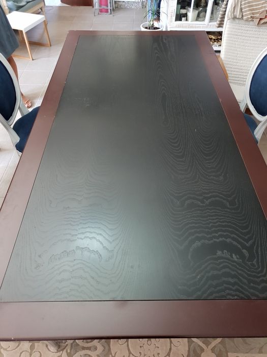 Mesa de madeira maciça laquada