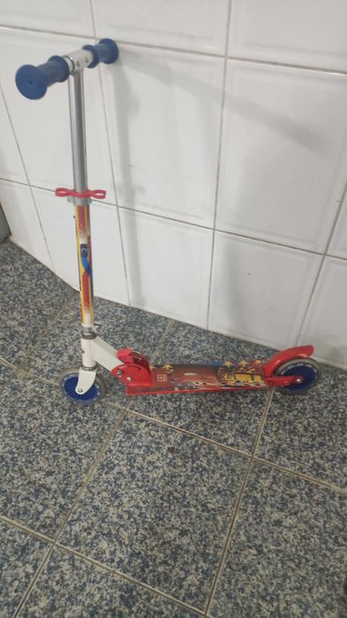 Trotinete tema carros
