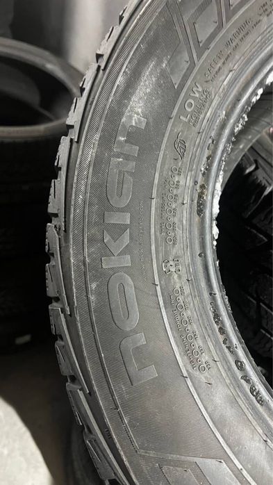 Комплект зимової гуми 215/65/16с