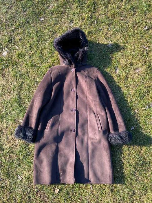 Piękny długi płaszcz damski ciemny brąz coquette avant garde