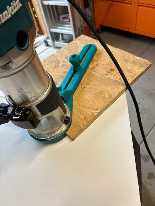 Cyrkiel do wycinania okręgów do frezarki Makita - Kolor Makita