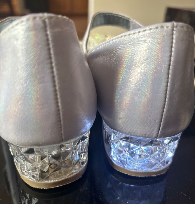 Perłowe pantofelki biżuteryjny świecący obcas. Led Elza, Elsa , Frozen