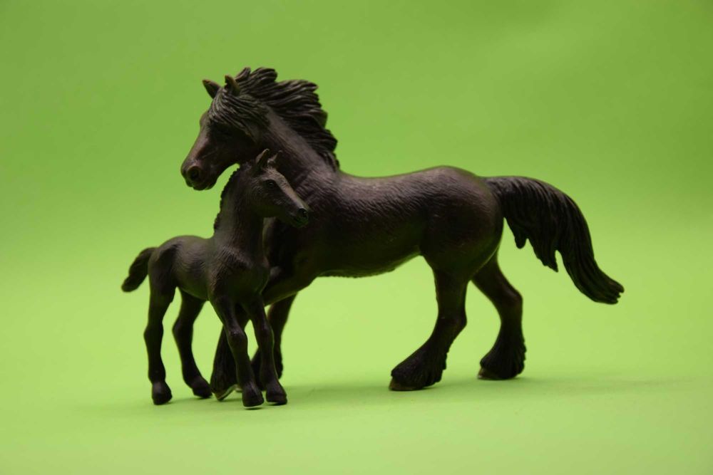 Schleich koń klacz i źrebak fryzyjski figurka wycofane FSH #2047