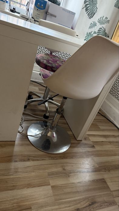 Стол для манікюру