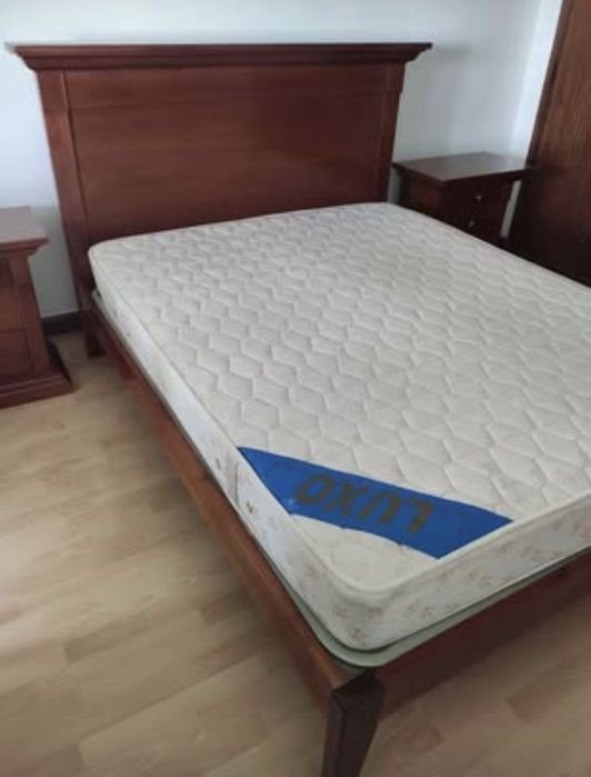 Cama de casal Cerejeira e Mesas de Cabeceira