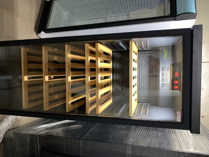 Холодильна Шафа вітрина 