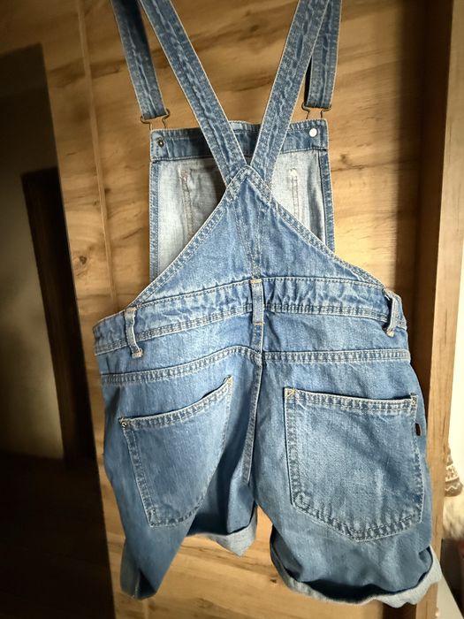 Spodenki ogrodniczki jeansowe bershka