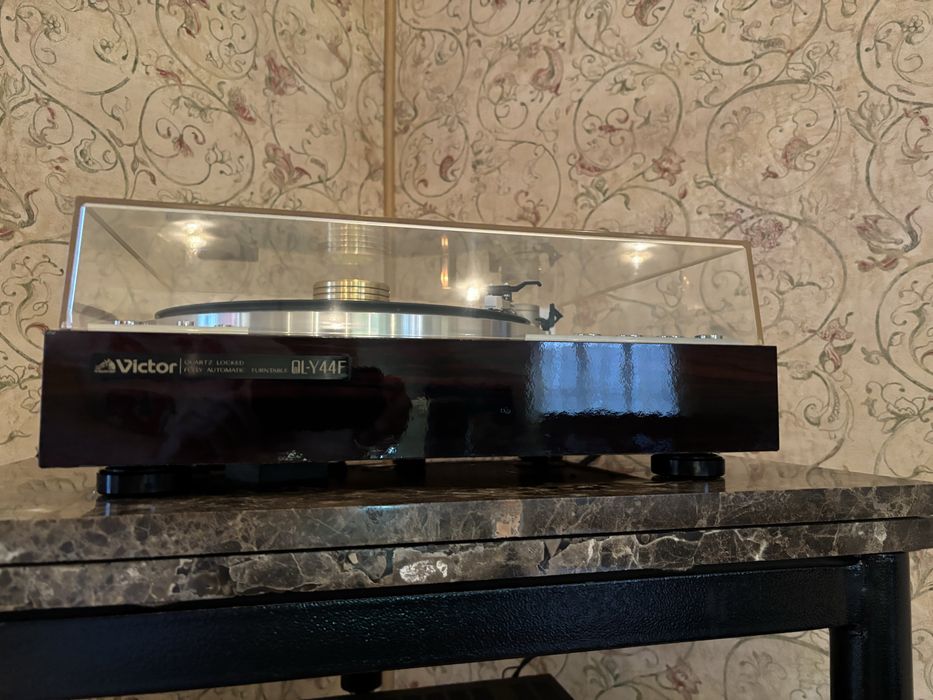 Програвач вінілу VictorQLY44