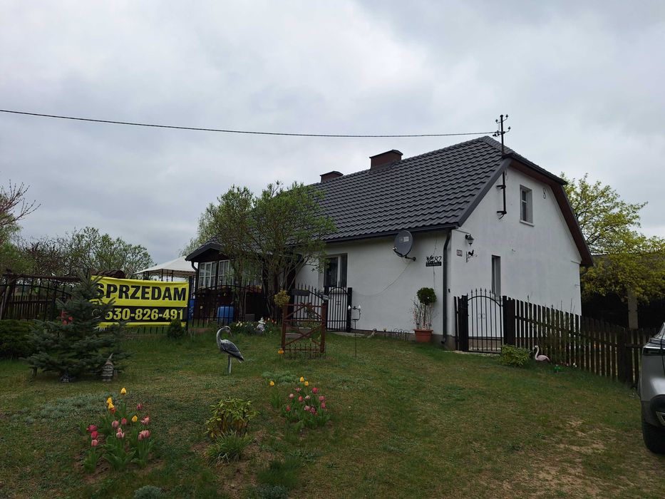 Sprzedam gospodarstwo rolne z domem, zabudowaniami i ziemią.