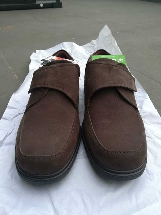 Sapatos homem novos