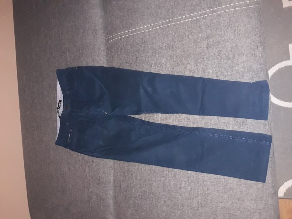 Sprzedam spodnie. Bardzo dobry stan. Różne rozmiary.