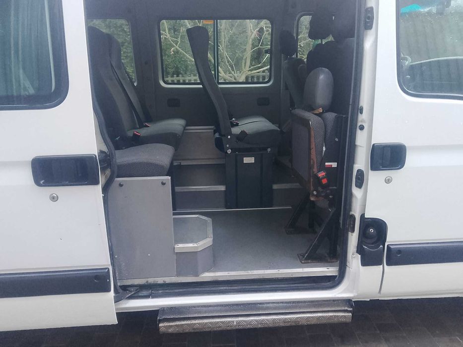 Opel Movano  2,5 TDI   Autobus z Wysuwanym podestem  15 osób +1 Kier.