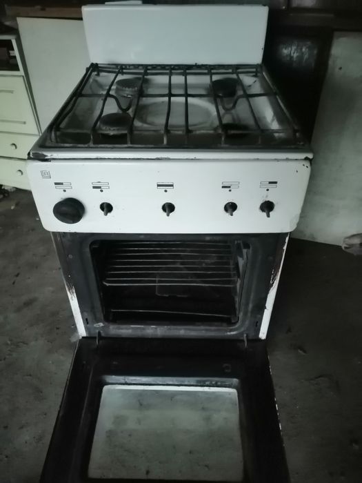 Продам газову плиту (б/в)  радянського виробництва. Працює.