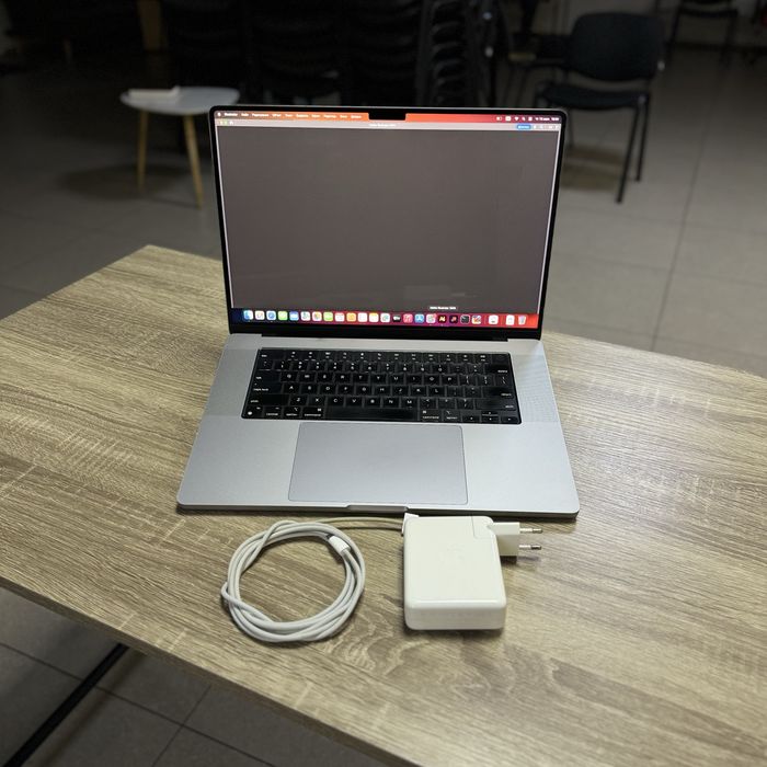 MacBook Pro 16 2021 M1Pro 512 ssd 16 ram